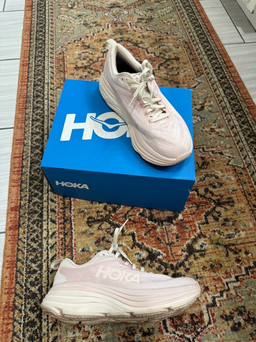 HOKA Bondi 8 running shoes - Picture 2 of 7